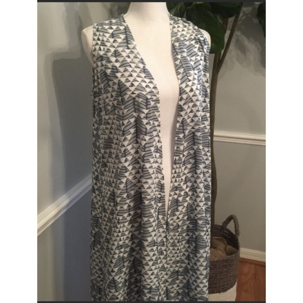 LulaRoe NWT Joy duster‎ kimono Vest Gray geometric triangle small Layering